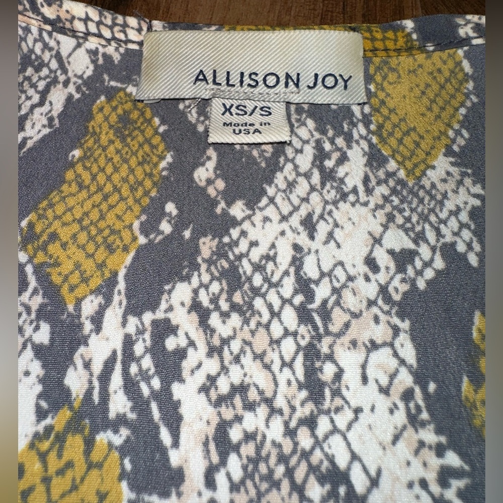 🌟 3/$25 Bundle Item 🌟Allison Joy Snake Print Kimono runs big Chartreuse Yellow - Picture 3 of 5